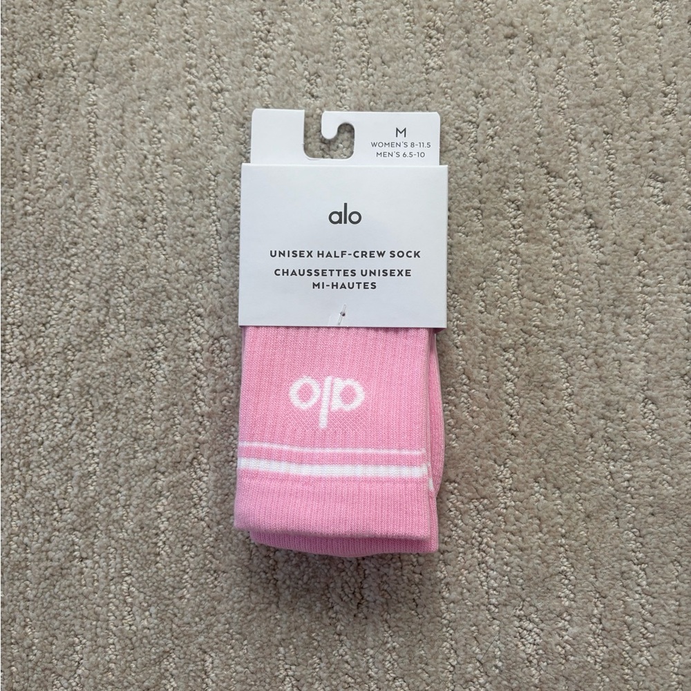 Alo Yoga Unisex Half-Crew Throwback Socks Sweet Pink/White M NWT SOLD OUT COLOR